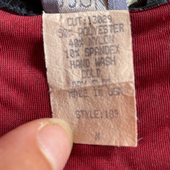 VTG black red velour scale top medium - Picture 4 of 10